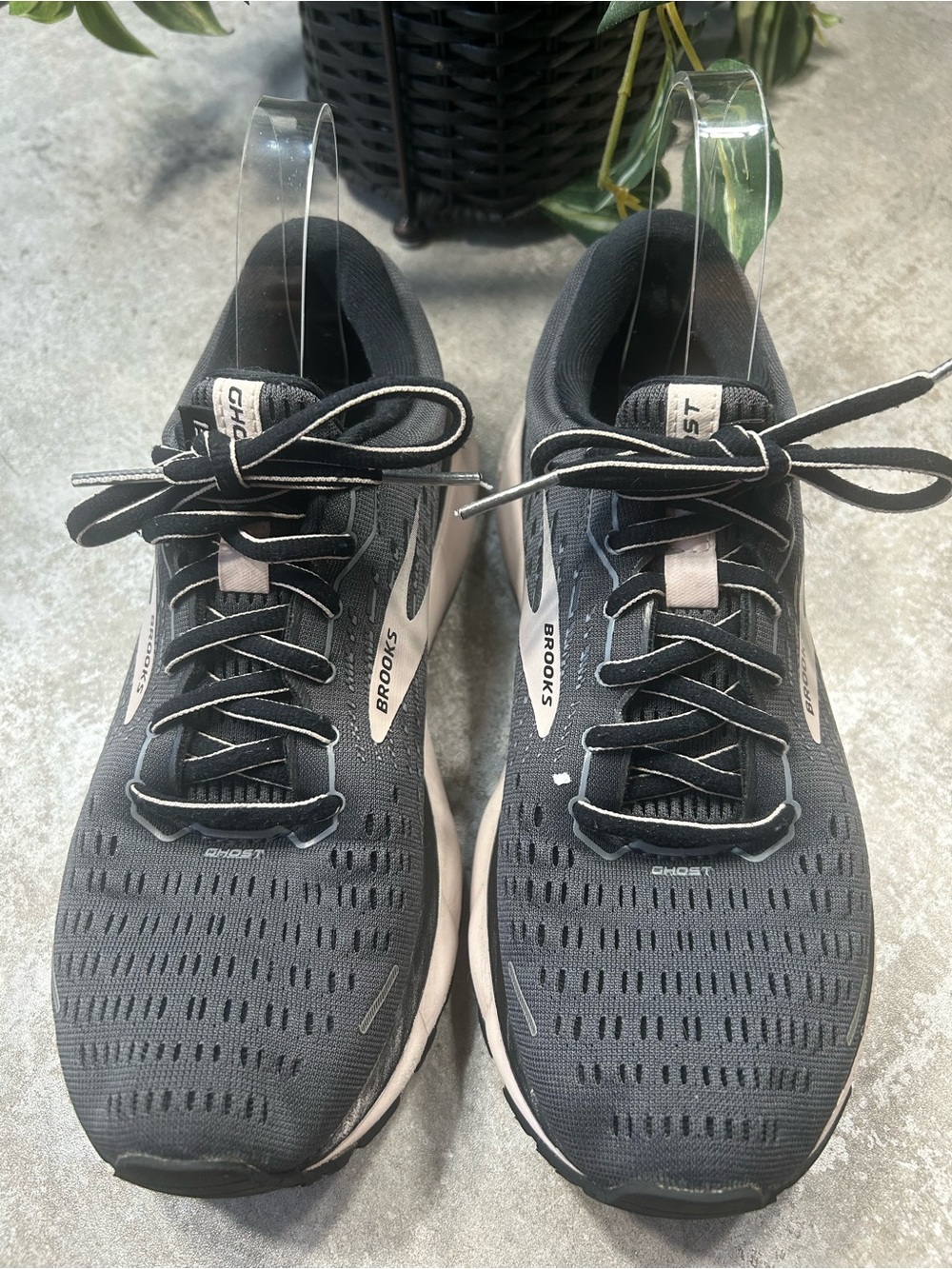 Brooks Ghost 13 Women’s 8.5 B Running Shoes — Charcoal Gray with Light Pink - Picture 3 of 14